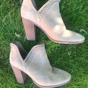VINCE CAMUTO BOOTIES